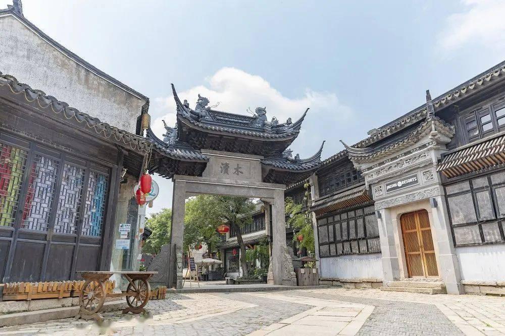 可爱的女生解救